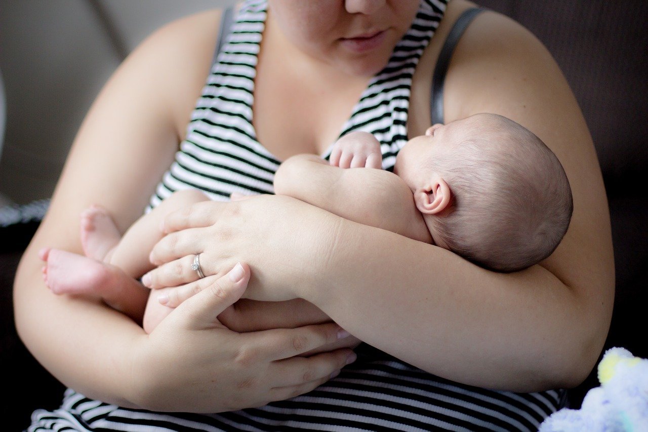 Dépression post-partum : symptômes, causes, prévention, prise en